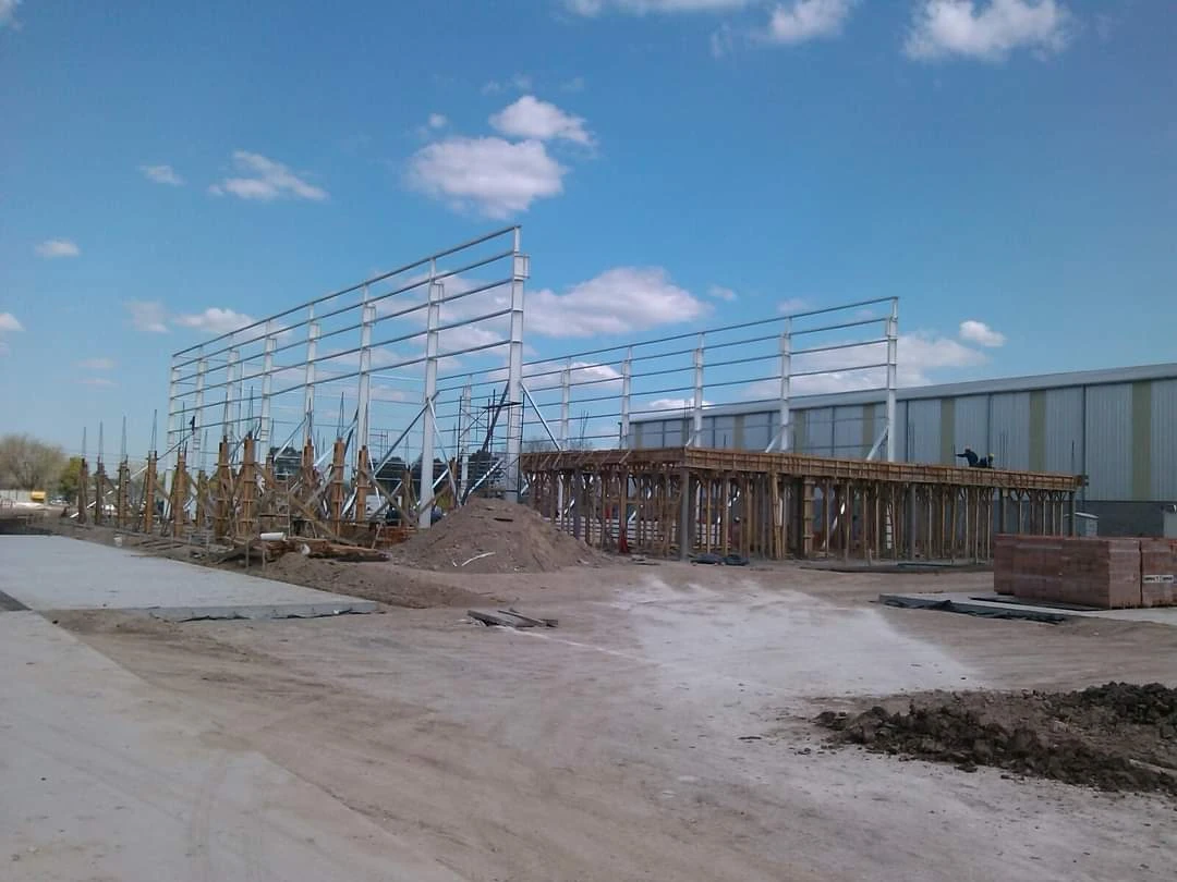 Estructura y encofrados durante la construcción de Duas Rodas.